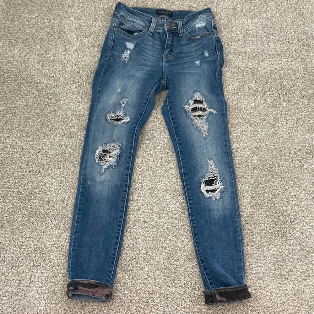 COPY - 🌺ladies size 25 Judy Blue distressed skinny jeans with camo accent